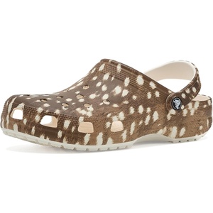 Crocs Unisex-Adult Classic Clog – Seasonal Graphic(Carob/Multi Deer)