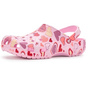 Crocs Unisex-Adult Classic Clog – Seasonal Graphic(Pink Milk/Hearts)